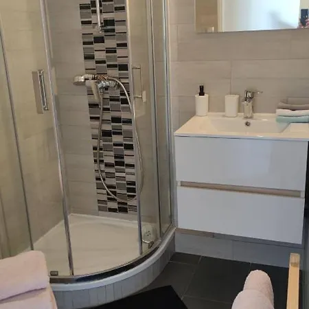 105 - T2 - 5 Pers - Proche Apartamento